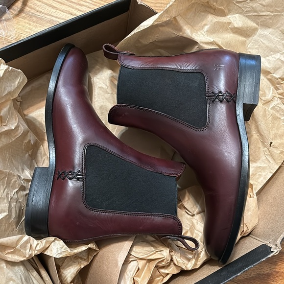 Frye Melissa Chelsea Boot Size 6 - Picture 2 of 6